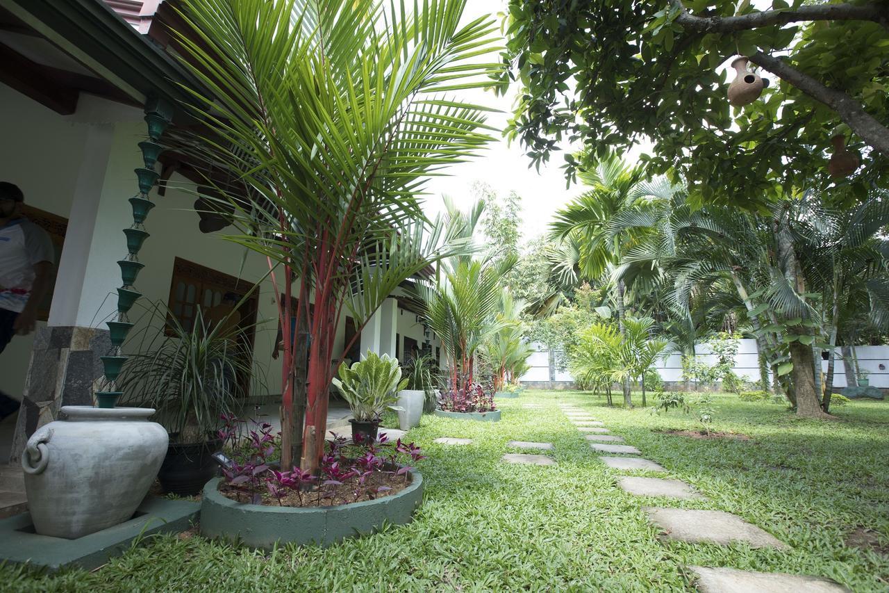 Avendra Garden Hotel Monaragala Exterior photo